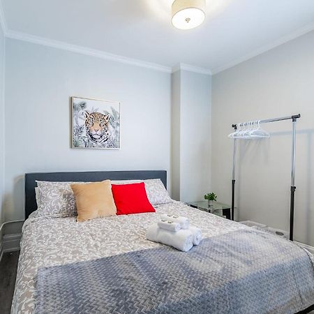 2 Bedroom Apt Near Downtown - King Bed Netflix Hamilton Ngoại thất bức ảnh